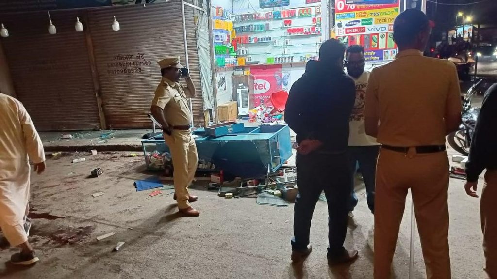 mobile store heist1